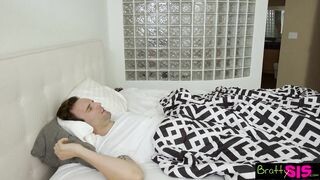 Perverz zsenge pipi a nevelő faterjával szexel