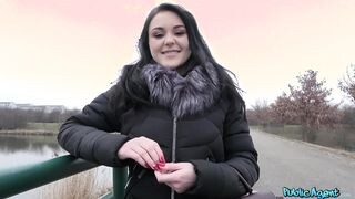Orosz fiatal csajszi pénzért szexel