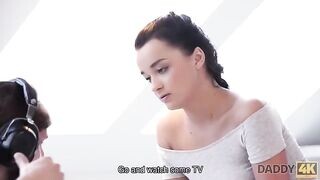 Fiatal nőci és az idős csávó
