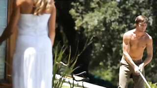 Brandi Love a kertész ürgével reszel