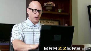 Joslyn James imádja a termetes farkat