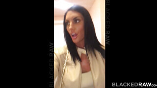 August Ames muffját barna fószer kufircolja
