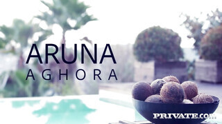 Aruna Aghora pici cuncija finoman megkúrva