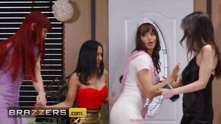 Brazzers - Kéjhölgy csajok a leány búcsún hancuroznak