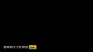 Brazzers - Cherie Deville tini ürgével baszik