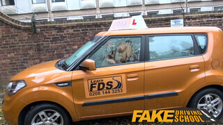 Fake Driving School - a viszga évge egy hátsó nyílásba baszás