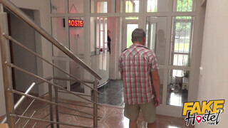 Fake Hostel - Tini turista maca punciba kurelva