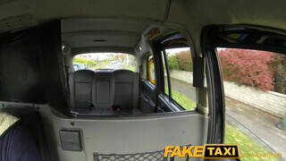 FakeTaxi - iskolás maca ordítva élvez
