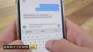 Brazzers - Alexis Fawx a gigászi cickós nevelő anya