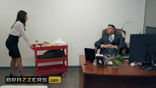 Brazzers - Ella Knox az óriás tőgyes argentin csajszi