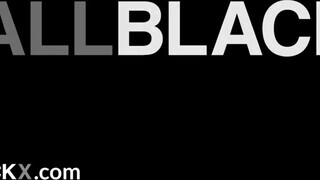 AllBlackX - Cecilia Lion a izgató szőrös muffos fiatal