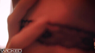 Wicked - Emily Willis segg lyukba is kedveli