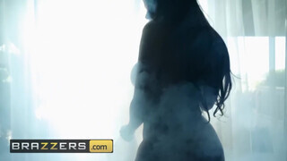 Brazzers - formás szép fenekű maca a fürdőkádban