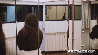 Private com - a főnöknek elégg gigantikus hímvesszője van
