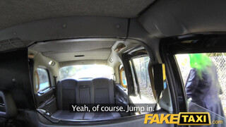 Fake Taxi zöld hajú gádzsi segge kúrható