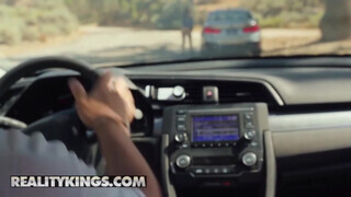 Reality Kings - Aria Lee rámászik a bmw-s fószer faszára