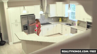 Reality Kings - a latinos kolumbiai Bianka termetes segge megkettyintve