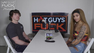 Spanyol fiatal csajszika és a sportos fószer - Hot Guys Fuck