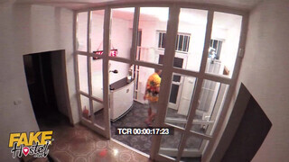 Három leszbikus csajszika kényezteti magát - Fake Hostel