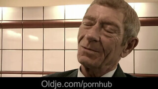 Magyar pornós maca kúrel idős krapekkal - Oldje