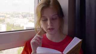ULTRAFILMS - szexy fiatal lány begerjed egy könyvre