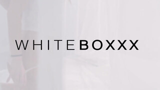 WHITEBOXXX - Világos Szőke fiatal szuka extra masszázst kap