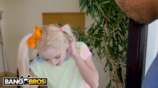 BANGBROS - Riley Star imádja a barna kukacot