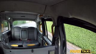 Fake Taxi - Amber Jayne a repedtsarkú milf