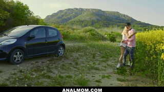Cherry Kiss megengedi segglyukba - Anal mom