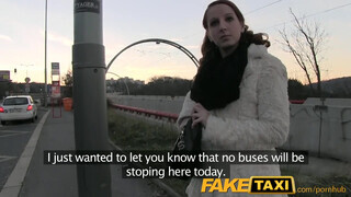 FakeTaxi - Tinédzser ápoló szuka kúrel a taxiban