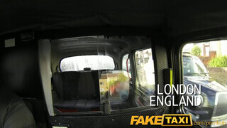 FakeTaxi - zsenge lány orálozza az idős taxist