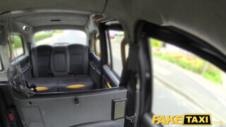 Fake Taxi - Gigantikus picsájú brazil milf popsiba kúrva