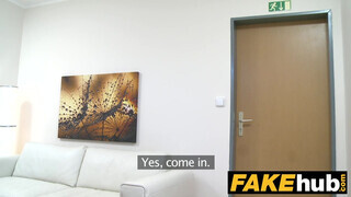 Fake Agent - ártatlan csoki csajszi és a farok esete