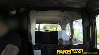 FakeTaxi - ártatlan kicsike fiatal pipi és a vastag farok