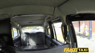 Fake Taxi - Cuki világos szőke csajszi megrakva