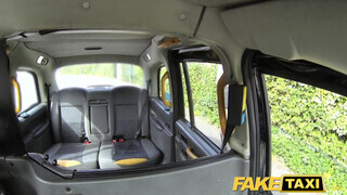 Fake Taxi - Eva Johnson imádja a hatalmas hímvesszőt