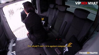 FuckedInTraffic - Jocelyne kívánatos cseh bige és a sofőr