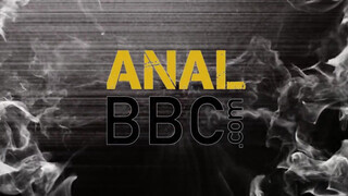 ANALIZED - Anna Rey befogadja a gigászi fekete cerkát