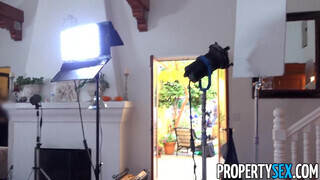 PropertySex - Riley Reid mint ingatlanos fiatal pipi