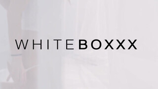 WhiteBoxxx - Naomi bevállalja a óriási hímvesszőt
