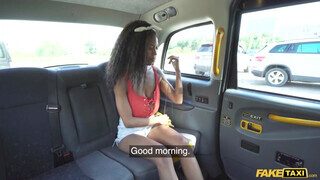 Fake Taxi - Tina Fire a méretes cicis barna csajszi