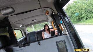 Fake Taxi - Izgató dél amerikai macát kúr a taxis