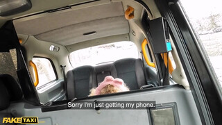 Fake Taxi - Szívdöglesztő dél amerikai nőci megkúrva a taxiban