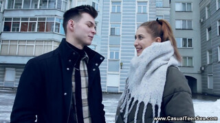 Casual Zsenge Szex - Iris Kiss Kiss a cuki pici orosz fiatal