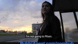 PublicAgent - szexy ázsiai pipi felszedve a buszmegállóban