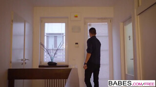 Babes - Paula Shy a óriási keblű csajszi