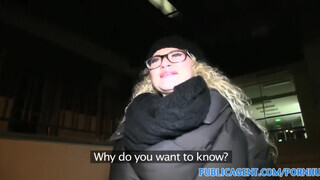 PublicAgent - Szenvedélyes szemüveges szöszi