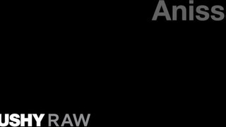 TUSHYRAW - Anissa Kate ánuszába farkat tolnak
