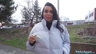 Public Agent - Arish a gigászi cickós ukrán milf