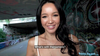Public Agent - Asia Vargas a vonzó ázsiai bige